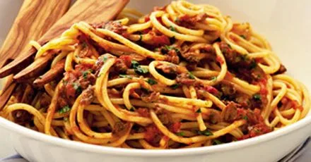 Speedy spaghetti with clams