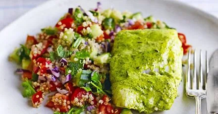 Тріска зі спеціями, кіноа‑салатом та м'ятним чатні