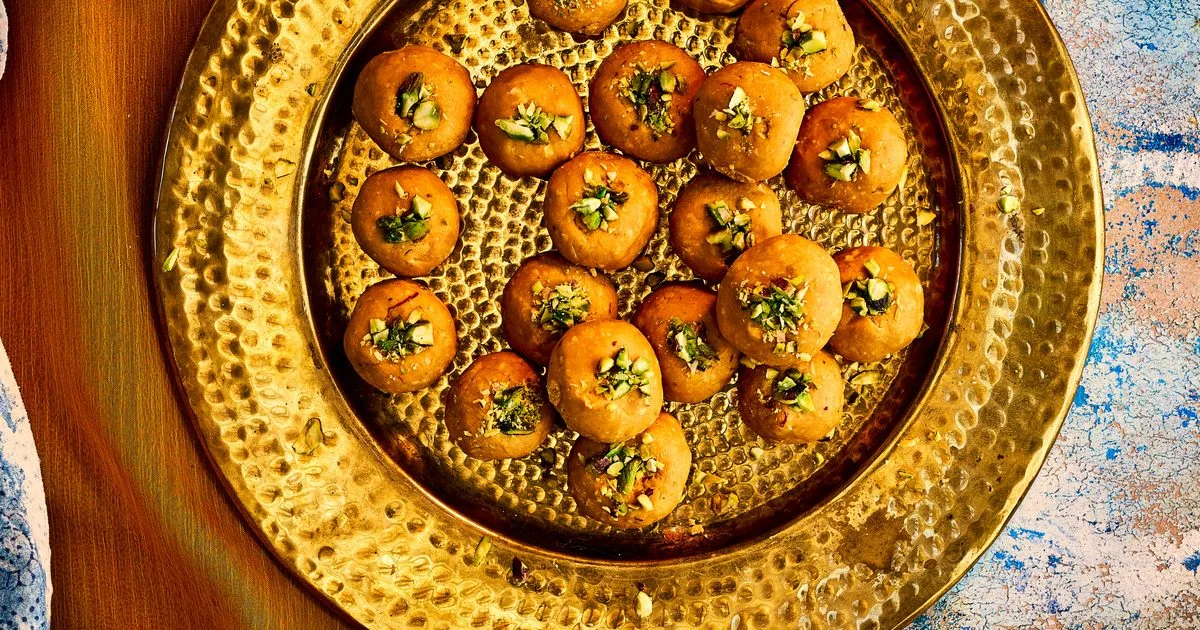 Besan ladoo