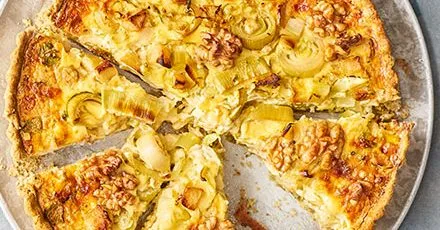 Тарт з брюссельською капустою, комте та волоськими горіхами
