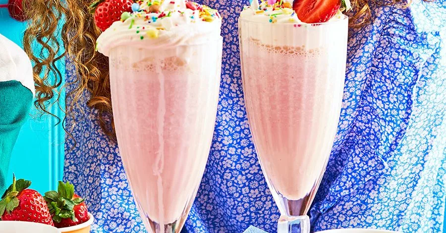 Полуничне молоко