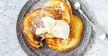 Stuffed mince pie pancakes