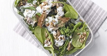 Салат з макрелью та зеленими овочами