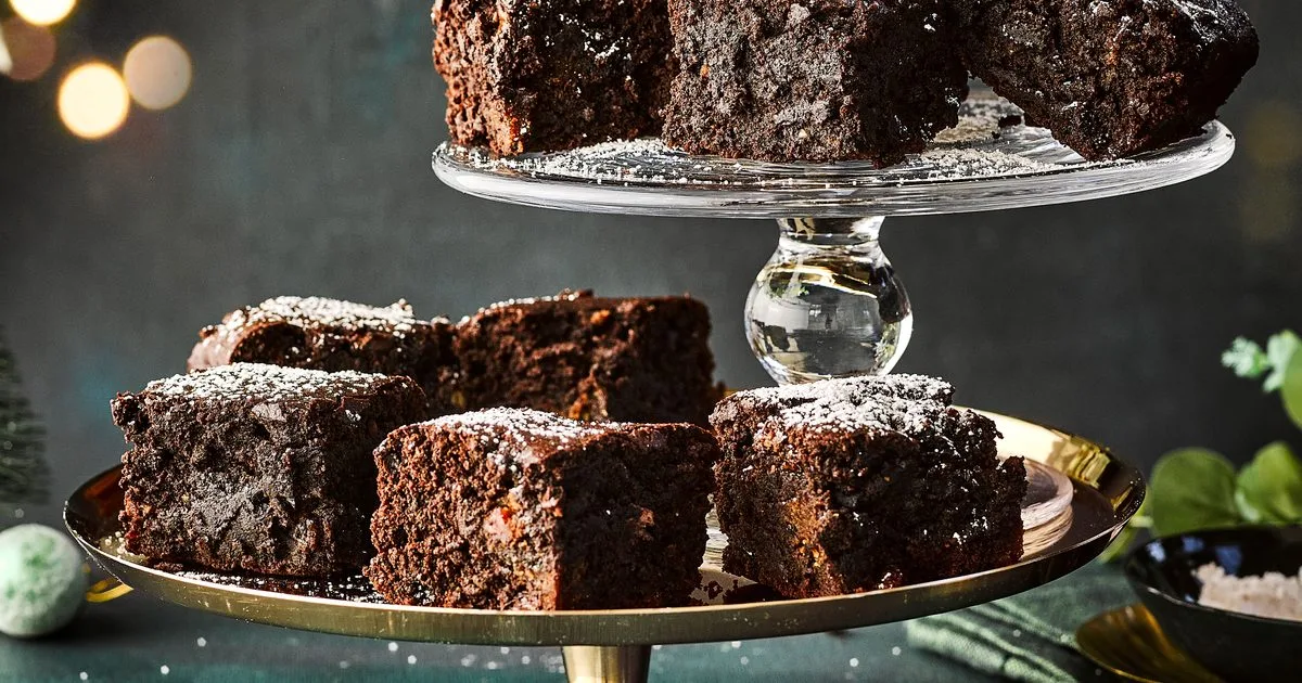 Vegan Christmas pudding brownies