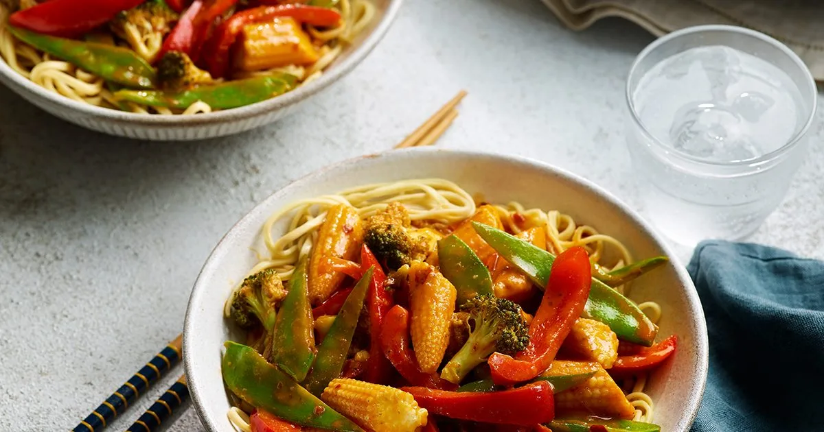 Easy veggie red curry noodles