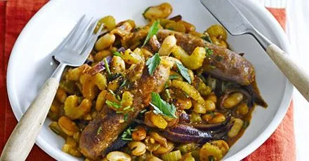 Venison sausages with piquant beans