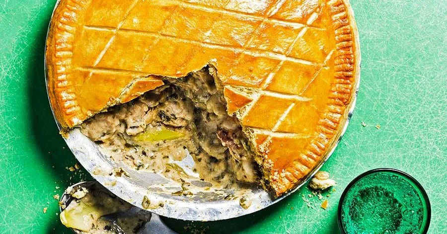 Пиріг з диким часником, куркою та пореєм