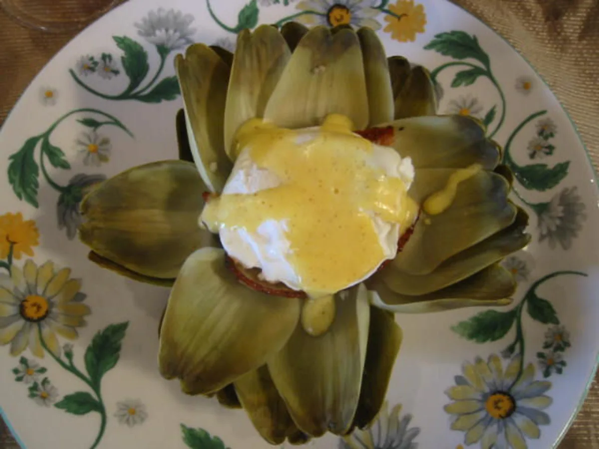 Бенедикт з артишоками