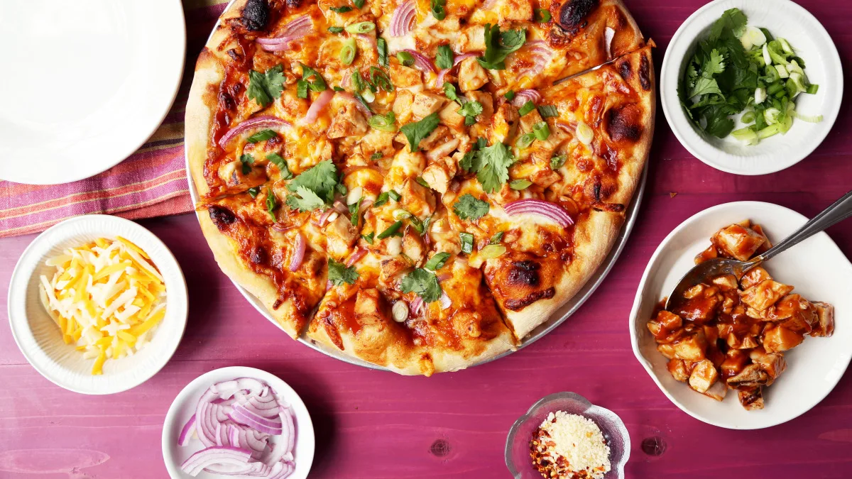 Піца BBQ з куркою у стилі California Pizza Kitchen