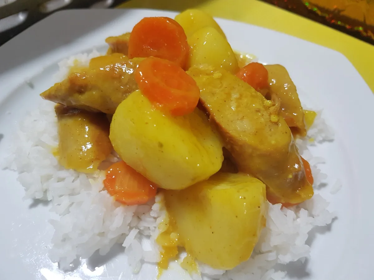 Курячі ковбаски в манговому карі