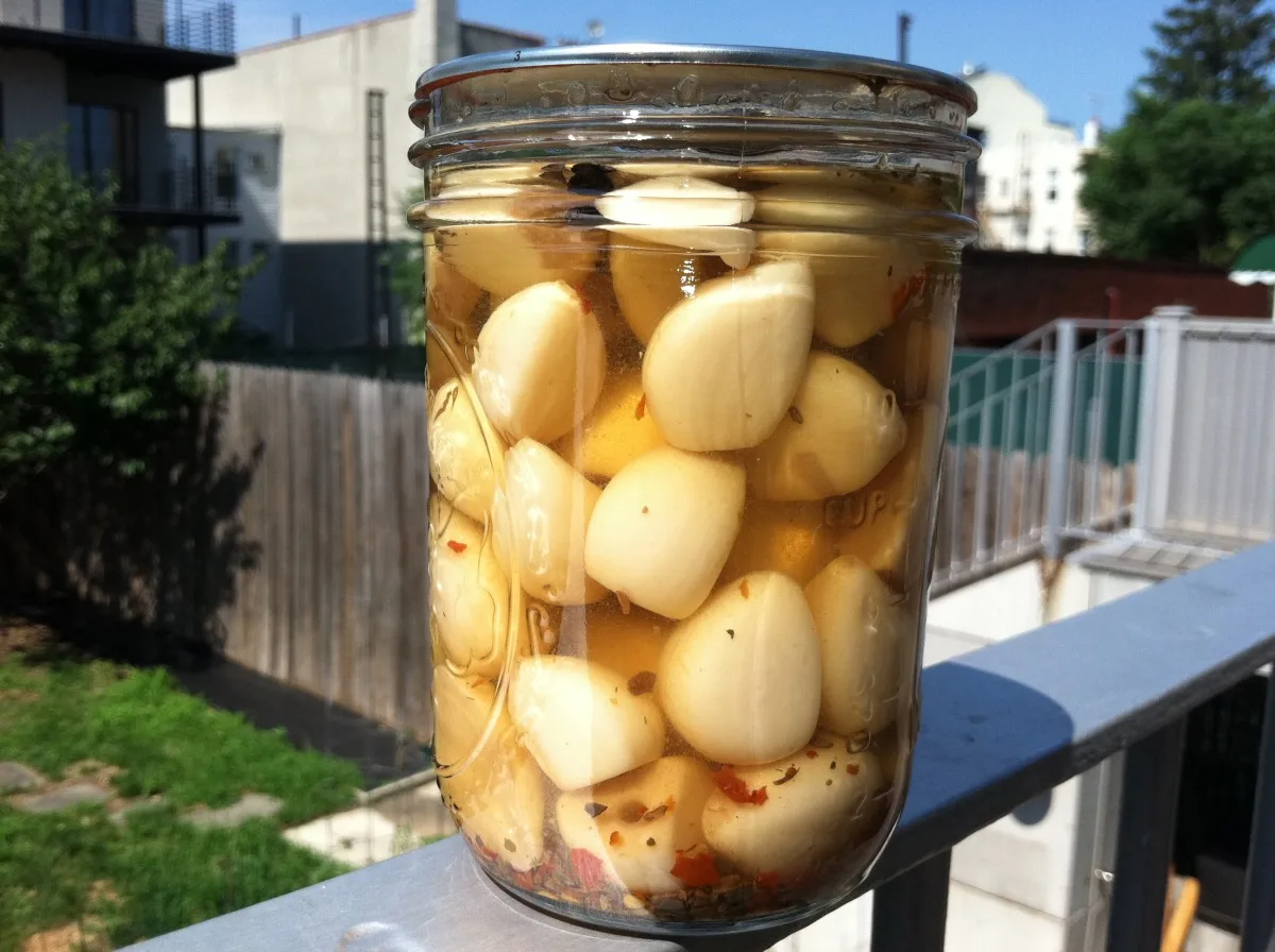 Маринований часник