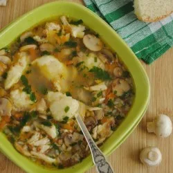 Гречаний суп з грибами і картопляними галушками