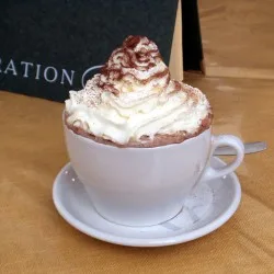 Какао з медом, мигдалем  і вершками