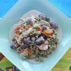 Рецепт курячих сердечок зі сочевицею й горошком