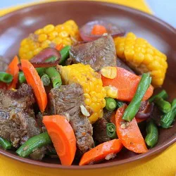Тушкована яловичина з овочами