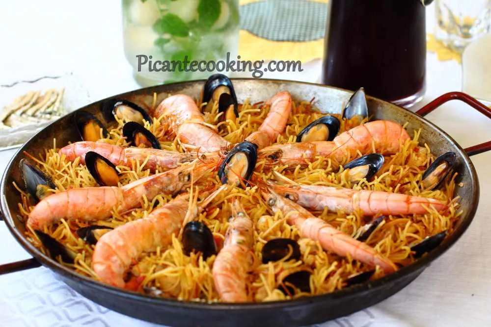 Фідеуа з морепродуктів (Fideua de mariscos)