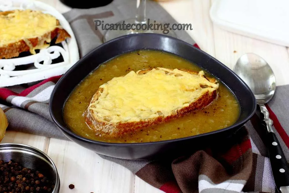 Французький цибулевий суп (Soupe à l'oignon)