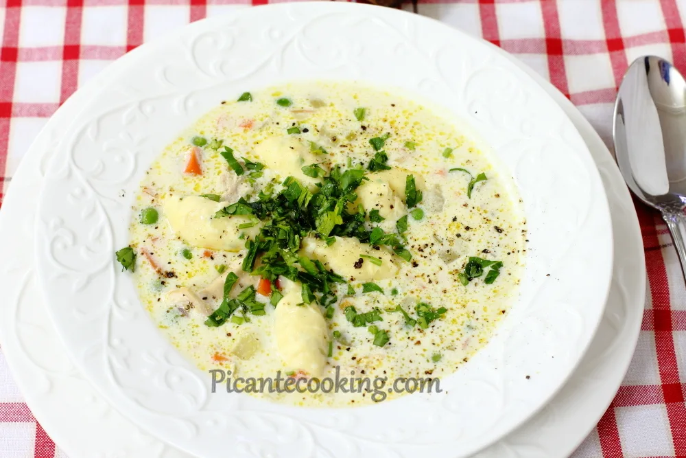 Кремовий курячий суп з кльоцками (Cream of Chicken Soup)