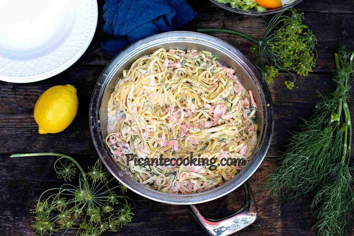 Макарони з диким лососем