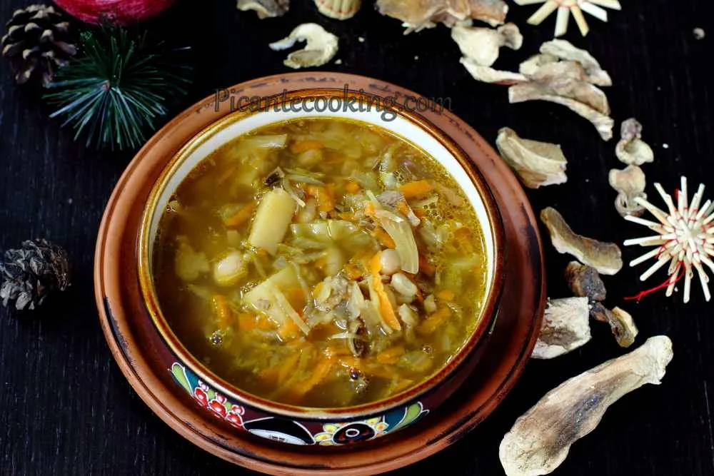 Пісний капусняк з квасолею