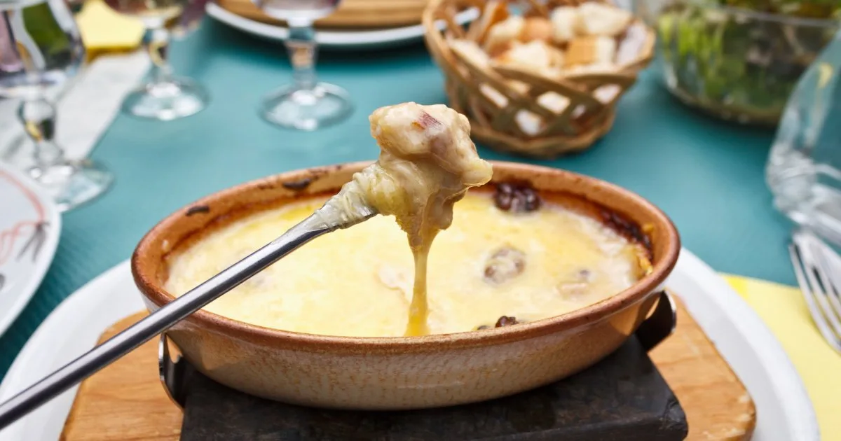 Фондю з пивом і часником — король закусок