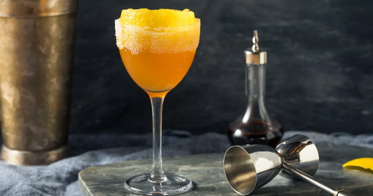 Коктейль Brandy Crusta з лимонним соком — сучасна версія