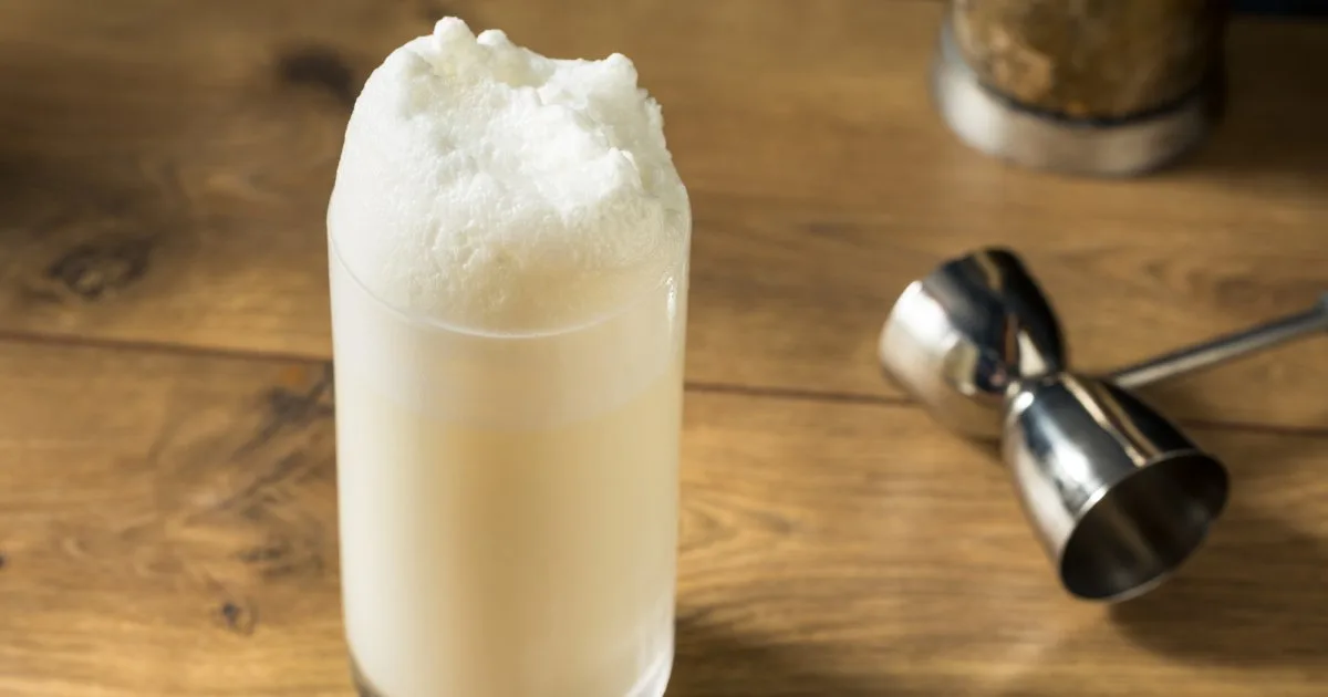 Нью-Орлеанський коктейль Ramos Fizz з джином