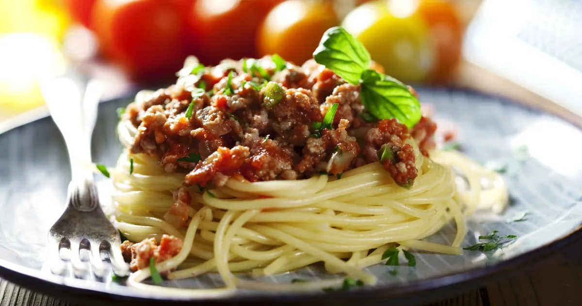Як приготувати класичний соус болоньєзе — Sugo alla Bolognese
