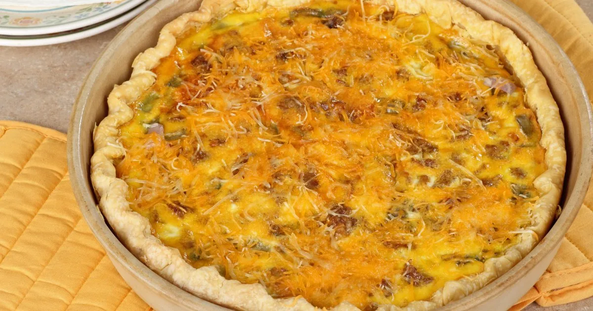 Для будь-якої пори року: кіш із пепероні, овочами і сиром