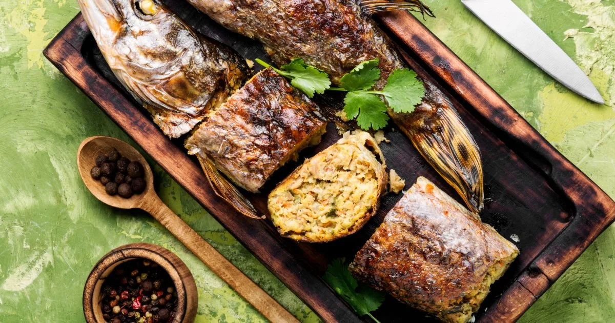 Щука, фарширована кускусом і овочами
