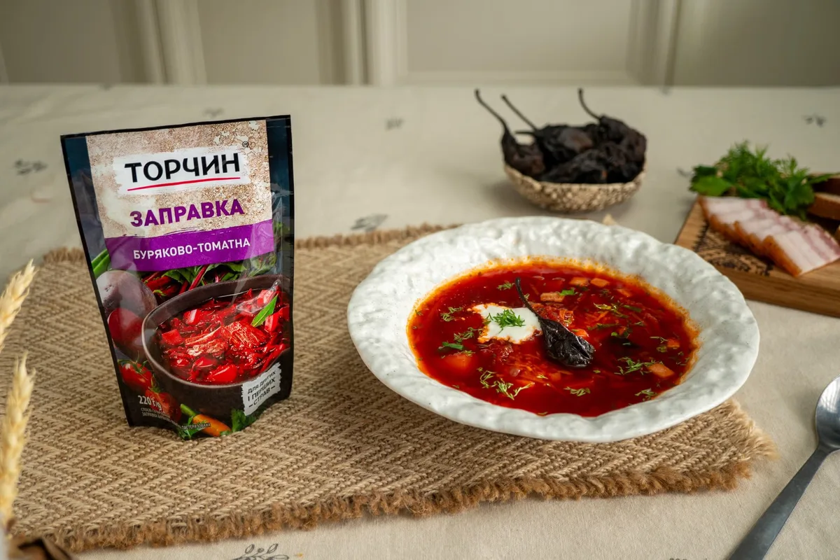 Борщ з копченою грушею та ароматним салом