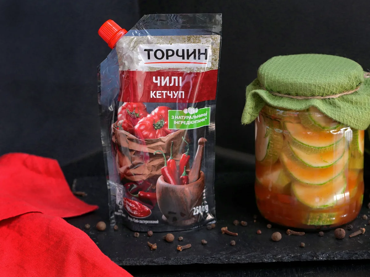 Кабачки з кетчупом на зиму